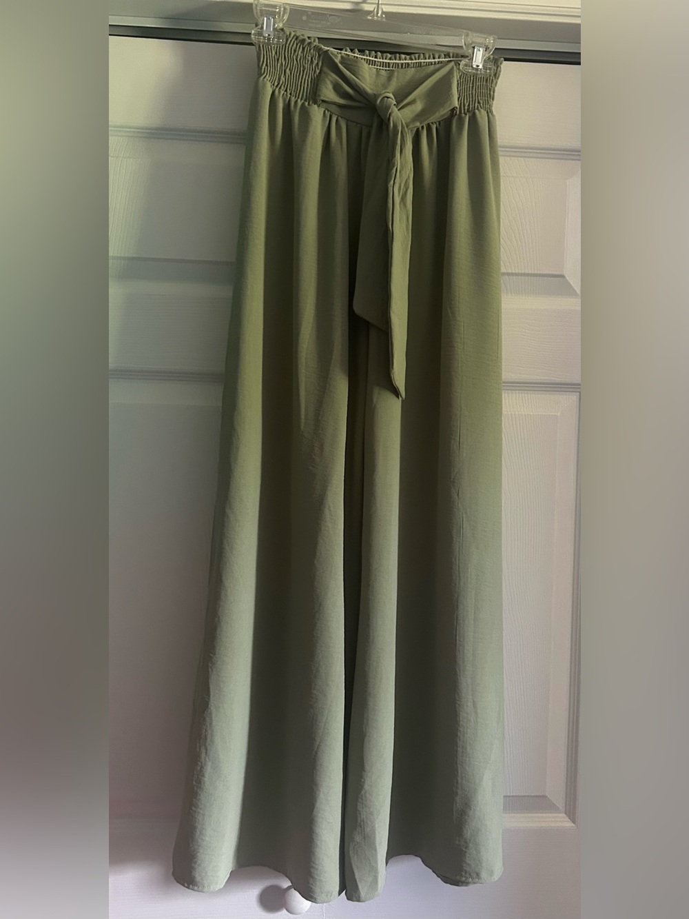 Trendy Wide-Leg Tie-Waist Pants in Olive Green